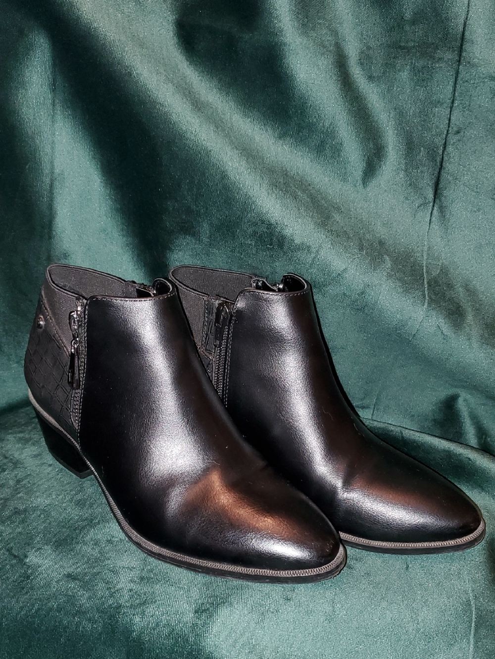 Simply Vera Vera Wang Black Ankle Boot Heel Size 6 Med.